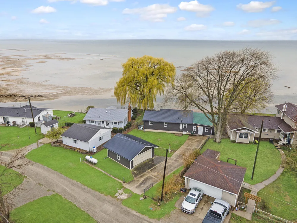 6867 Debralyn Drive Tuscola Township, MI 48767