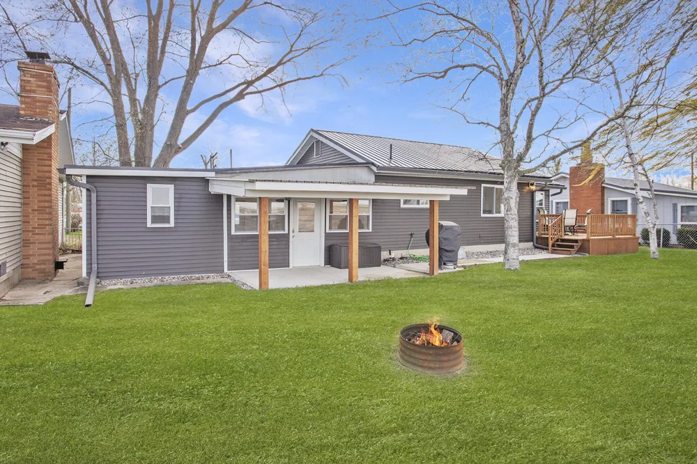 6867 Debralyn Drive Tuscola Township, MI 48767