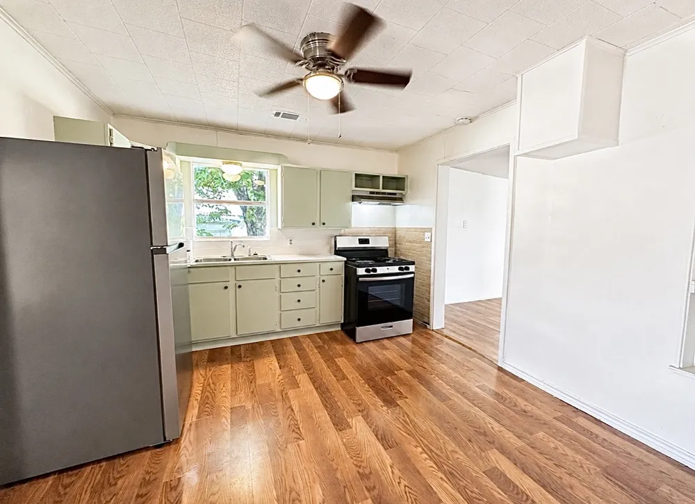 502 W Paine Avenue Comanche, TX 76442