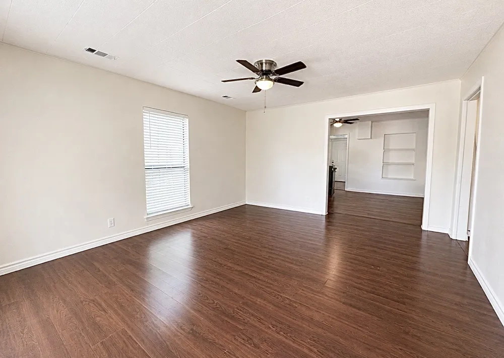 502 W Paine Avenue Comanche, TX 76442