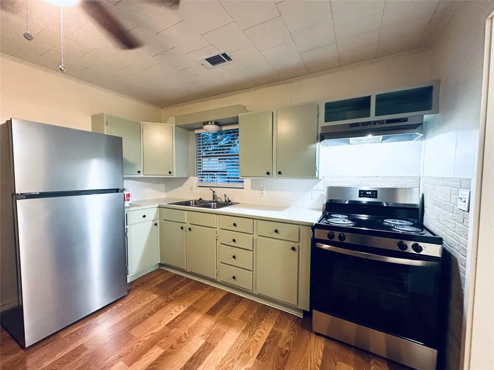 502 W Paine Avenue Comanche, TX 76442