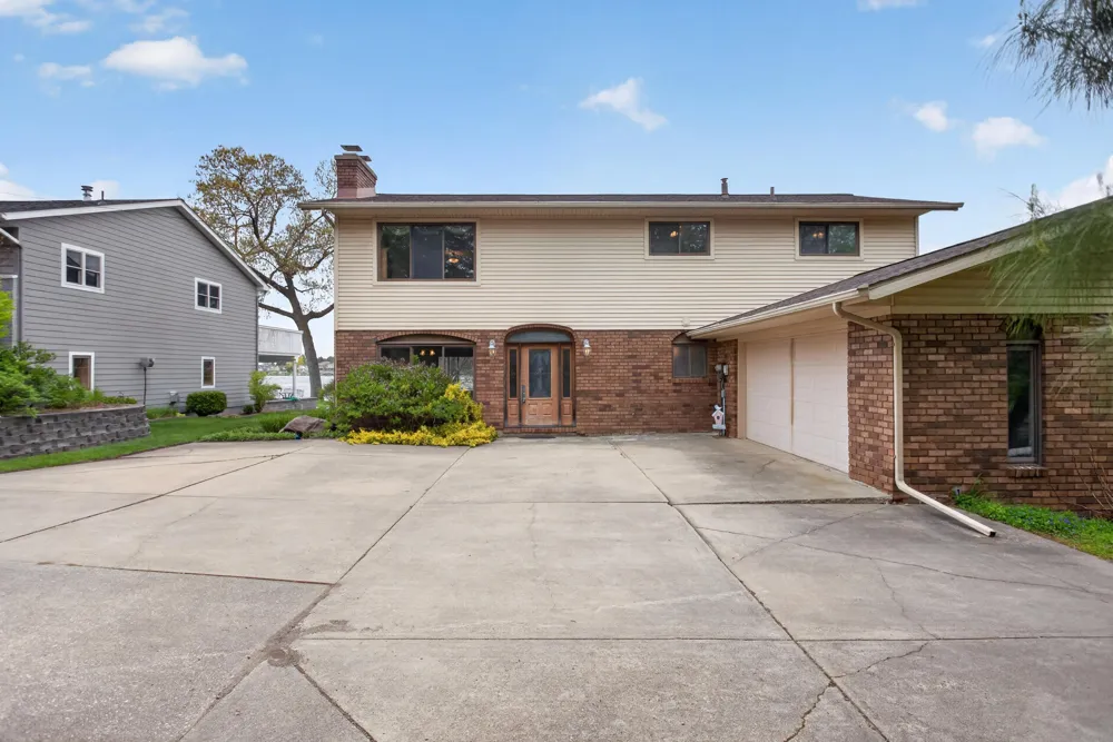 332 Riviera Drive Brooklyn, MI 49230