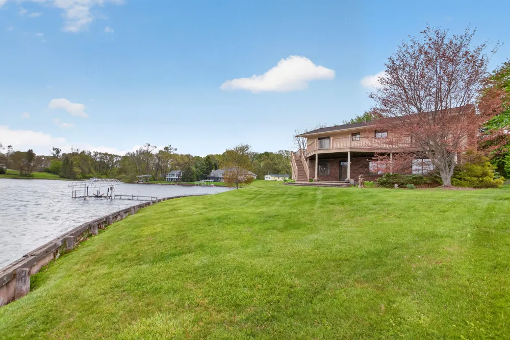 332 Riviera Drive Brooklyn, MI 49230