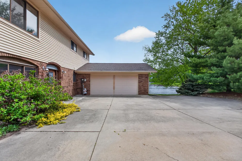 332 Riviera Drive Brooklyn, MI 49230