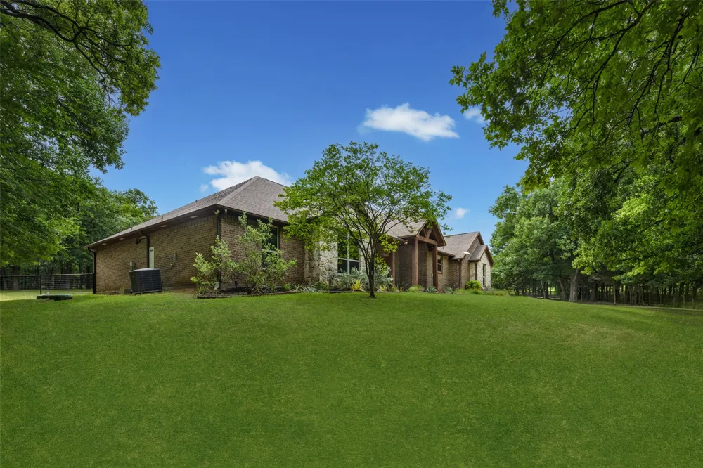 247 River Bend Trail Combine, TX 75159