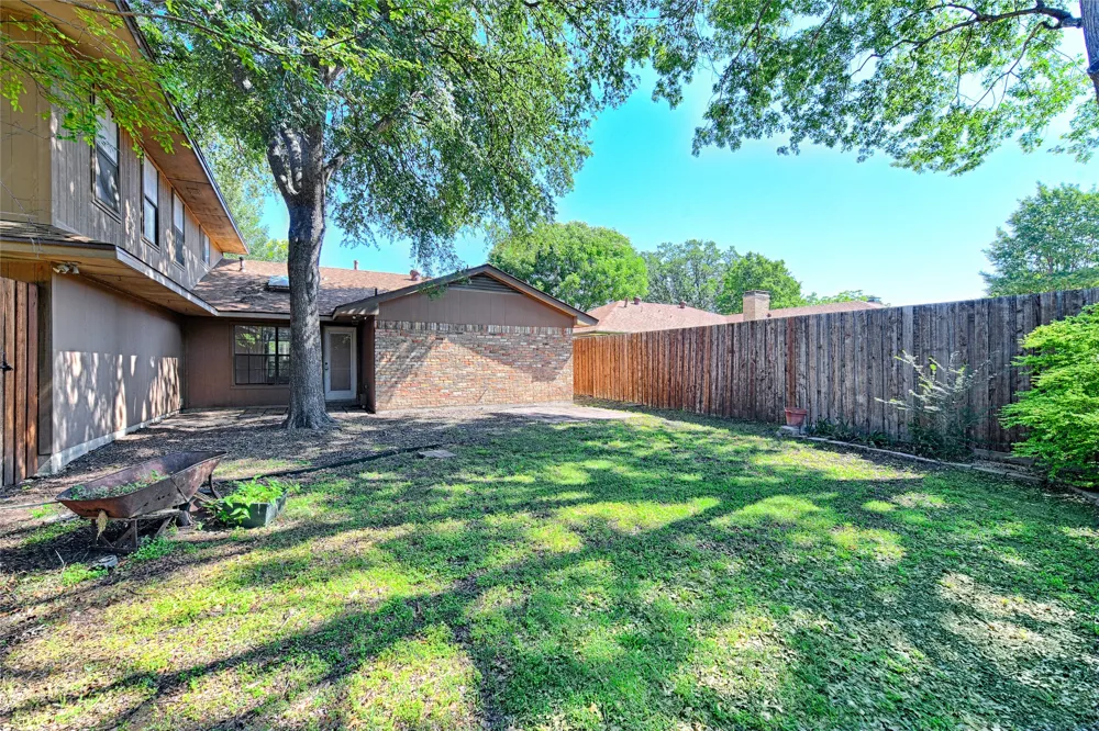 614 Brookfield Drive Garland, TX 75040