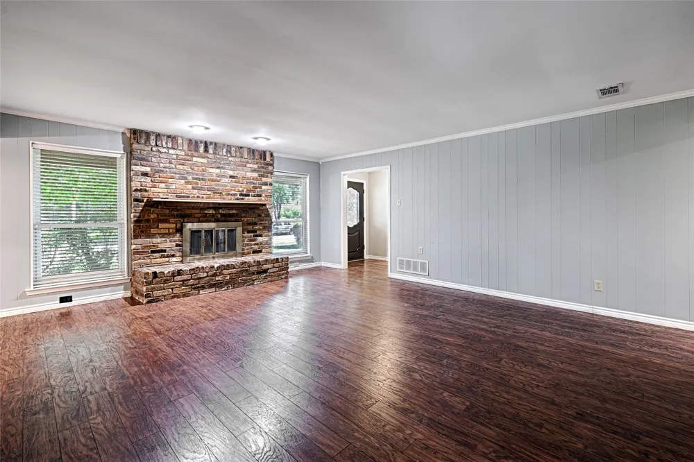 614 Brookfield Drive Garland, TX 75040