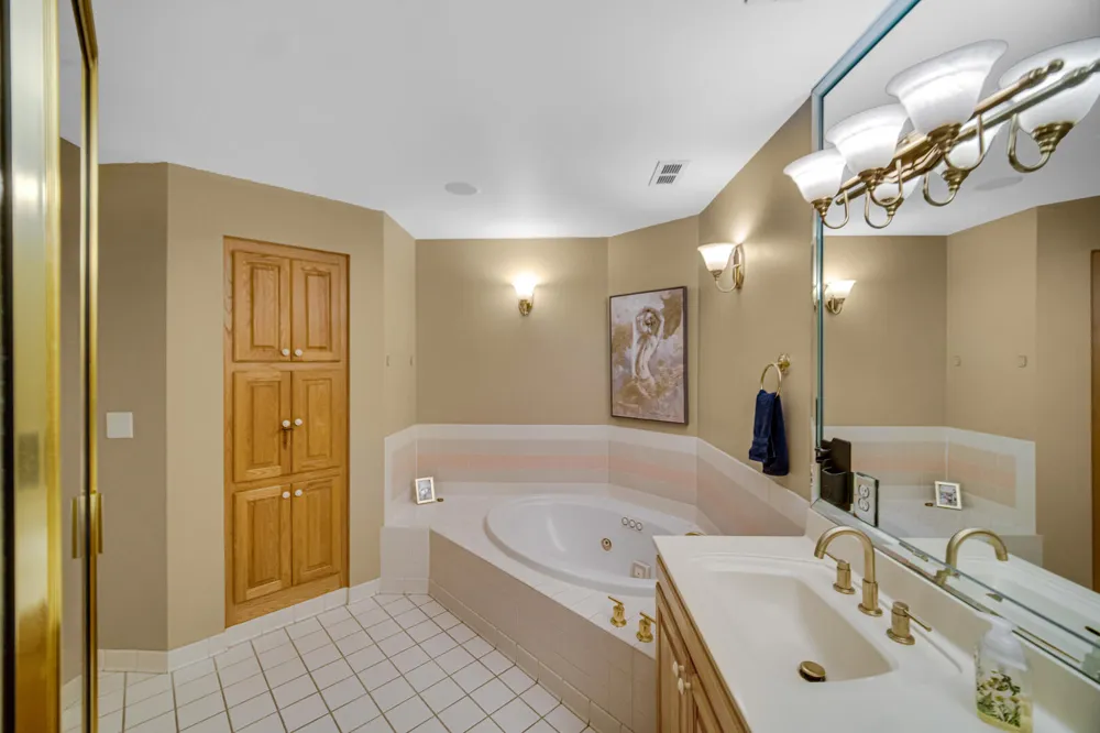 1077 Mission Hills Court Chesterton, IN 46304