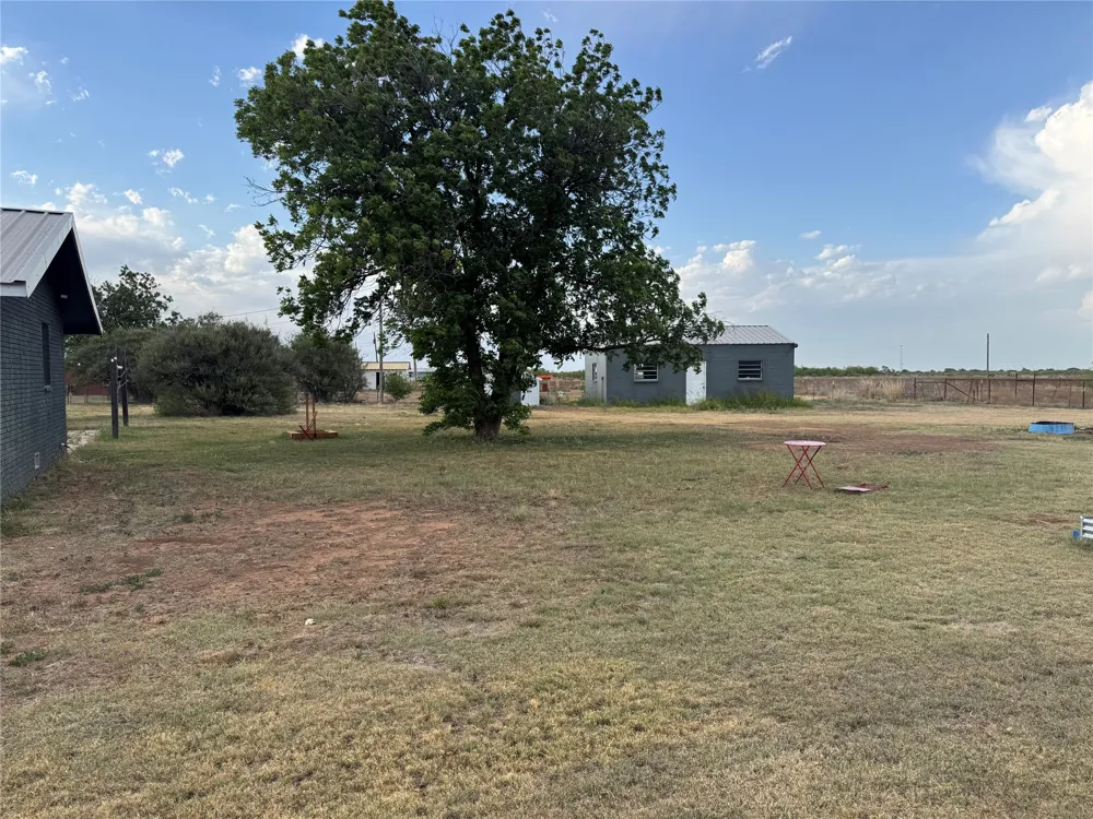 1807 Crowell Highway Quanah, TX 79252