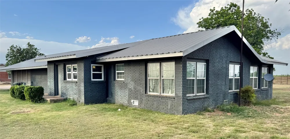 1807 Crowell Highway Quanah, TX 79252