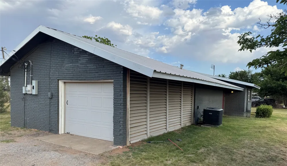 1807 Crowell Highway Quanah, TX 79252