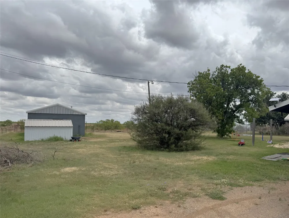 1807 Crowell Highway Quanah, TX 79252