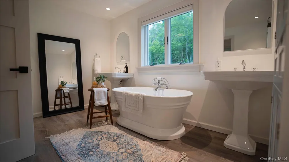 334 Lake Drive Rhinebeck, NY 12572