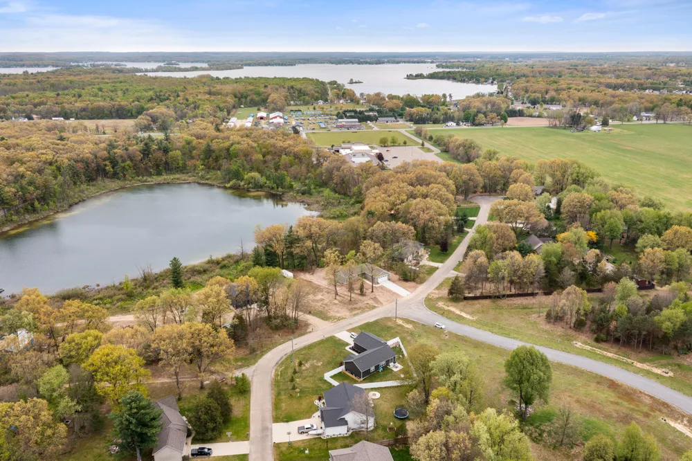 12165 Pine Meadows Drive Wayland, MI 49348