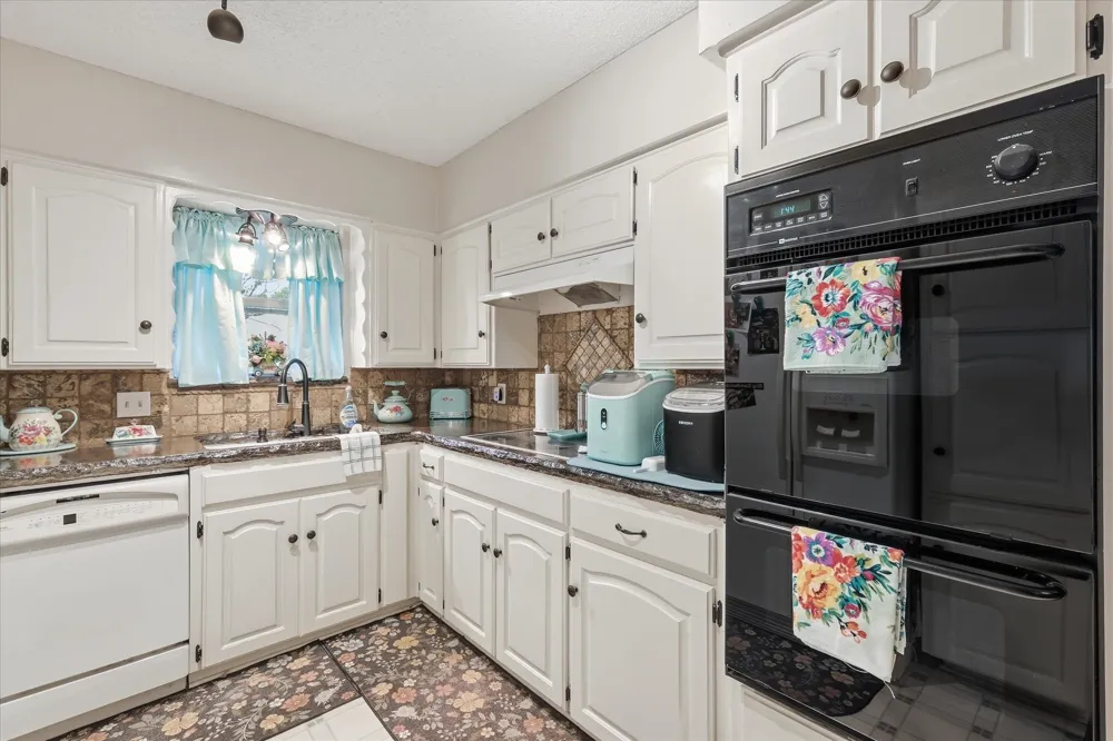 2604 Meadow Place Bedford, TX 76021