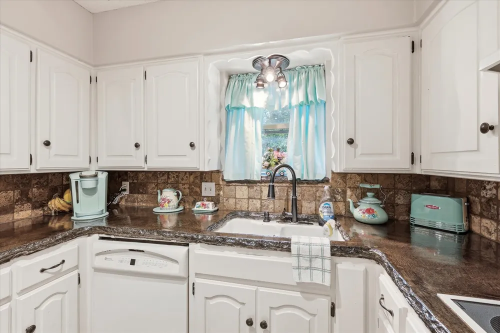 2604 Meadow Place Bedford, TX 76021