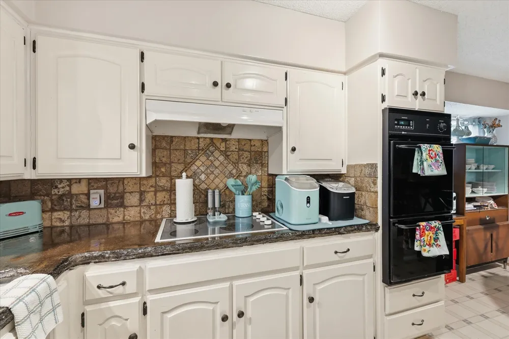 2604 Meadow Place Bedford, TX 76021