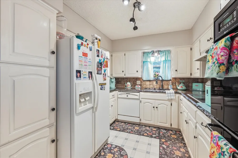 2604 Meadow Place Bedford, TX 76021
