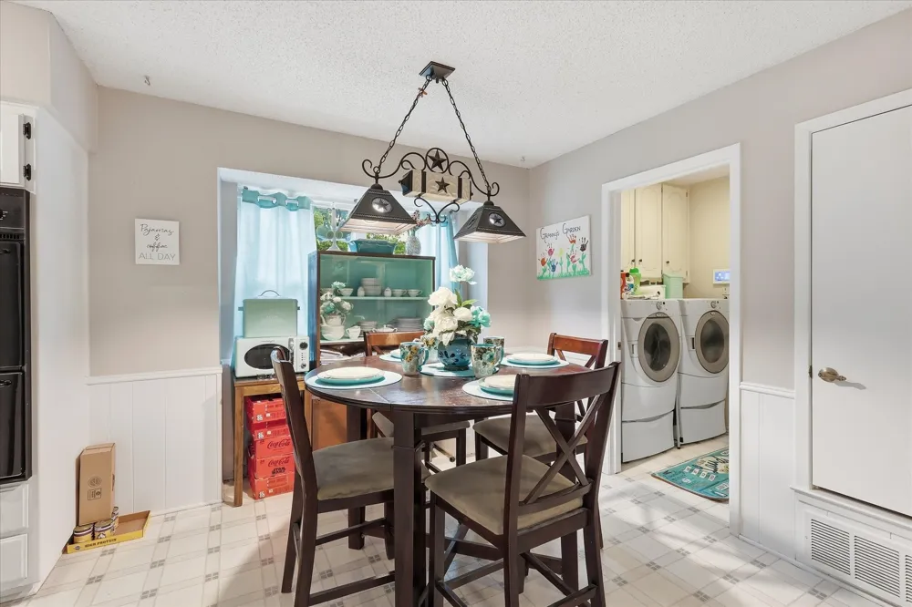 2604 Meadow Place Bedford, TX 76021