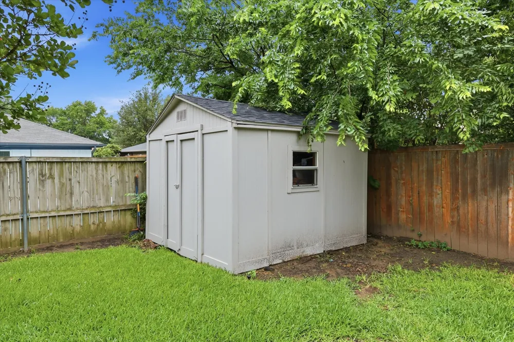 2604 Meadow Place Bedford, TX 76021