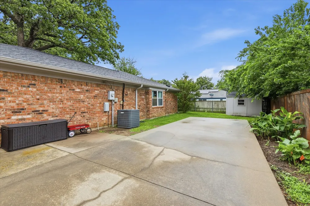 2604 Meadow Place Bedford, TX 76021