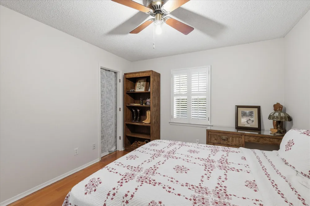 2604 Meadow Place Bedford, TX 76021