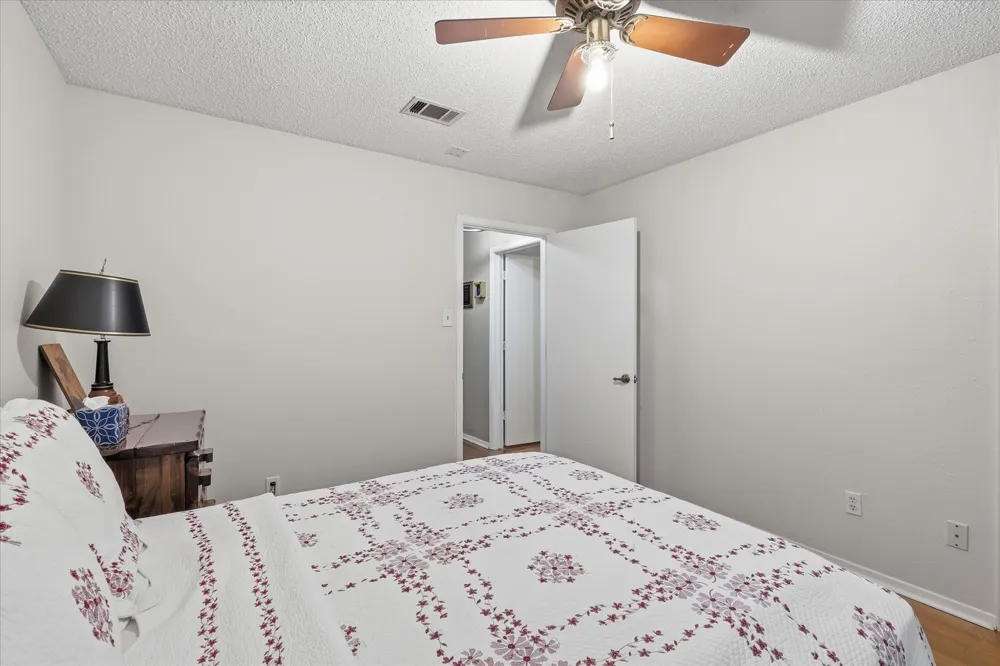 2604 Meadow Place Bedford, TX 76021