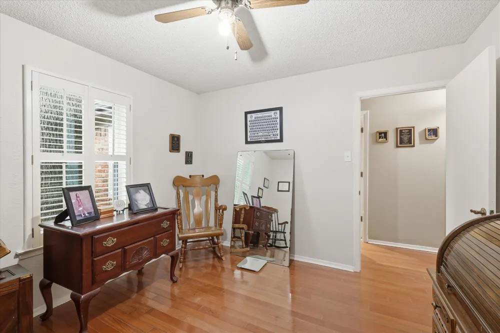 2604 Meadow Place Bedford, TX 76021