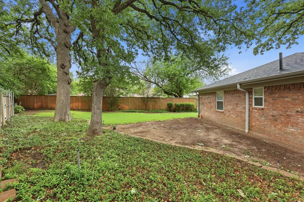 2604 Meadow Place Bedford, TX 76021