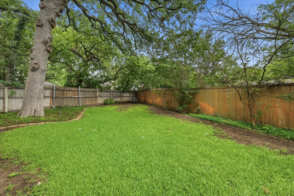 2604 Meadow Place Bedford, TX 76021
