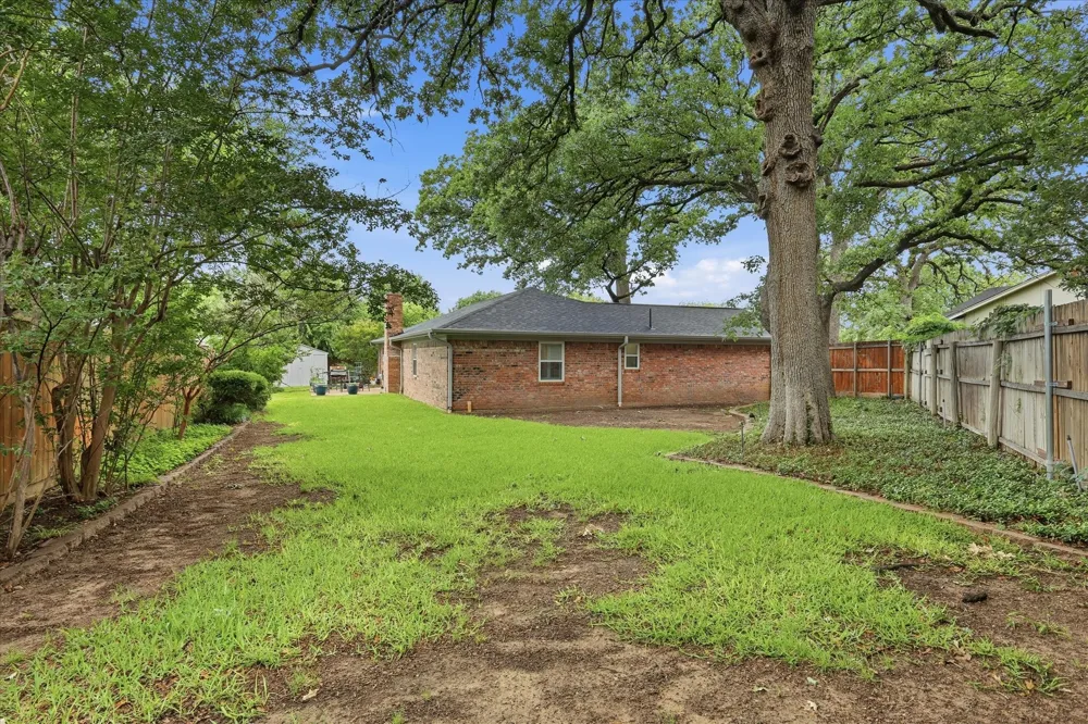 2604 Meadow Place Bedford, TX 76021