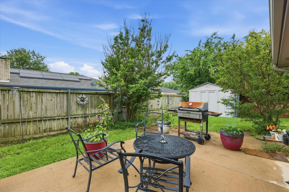 2604 Meadow Place Bedford, TX 76021