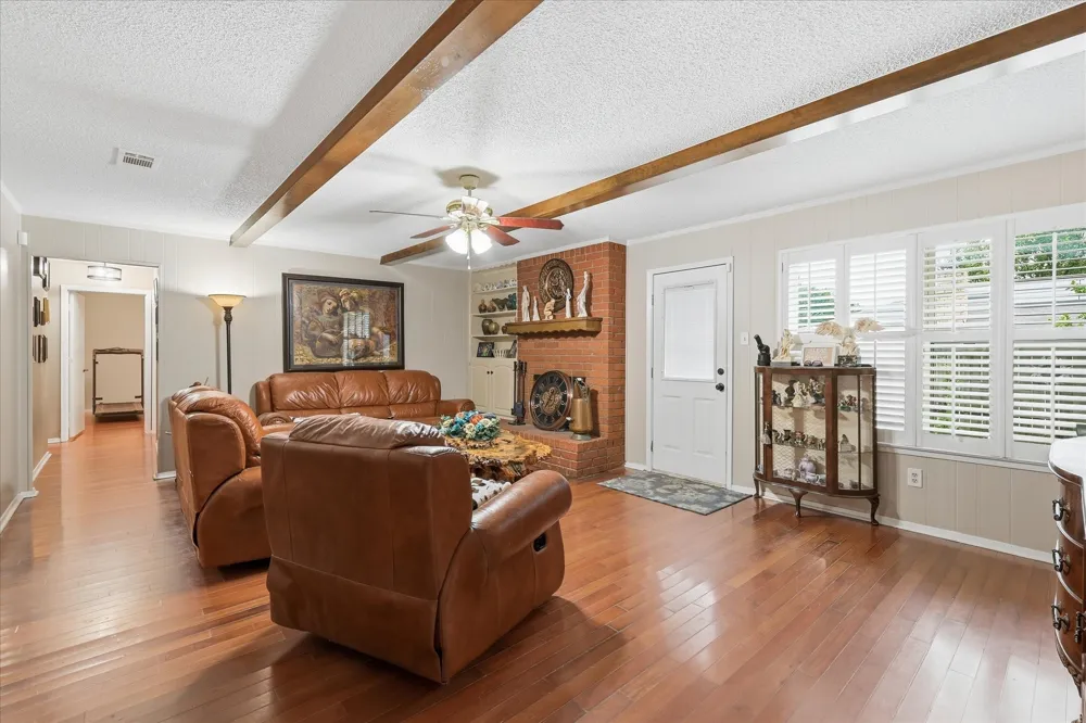 2604 Meadow Place Bedford, TX 76021