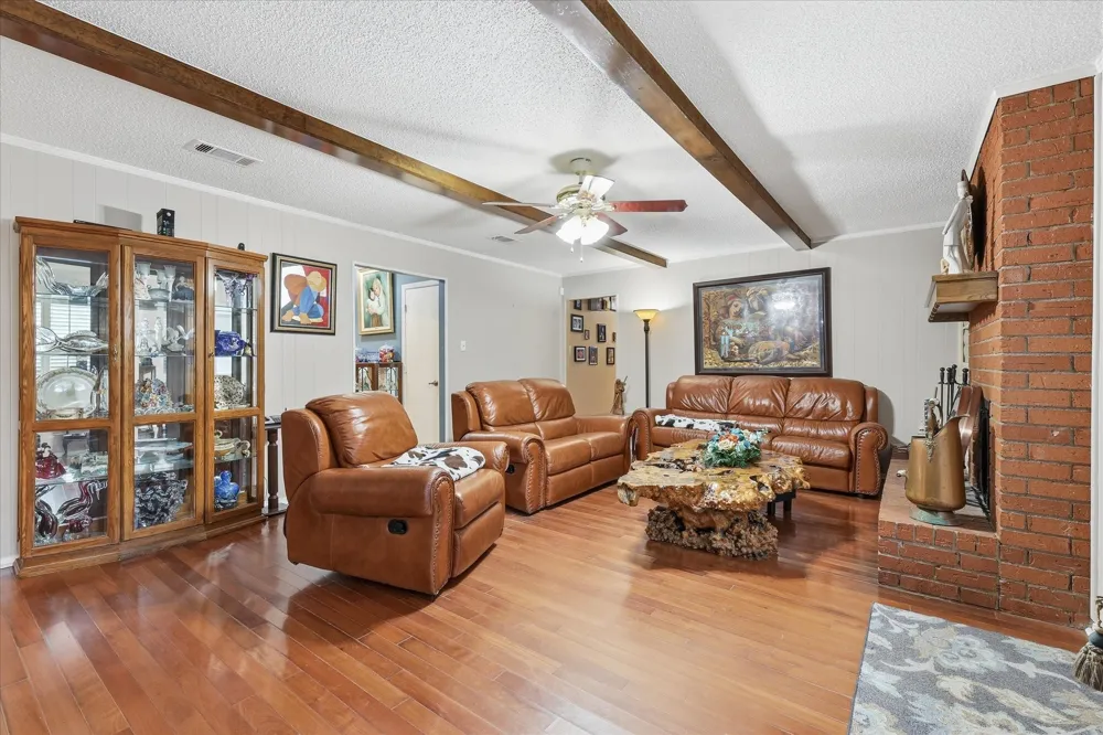 2604 Meadow Place Bedford, TX 76021