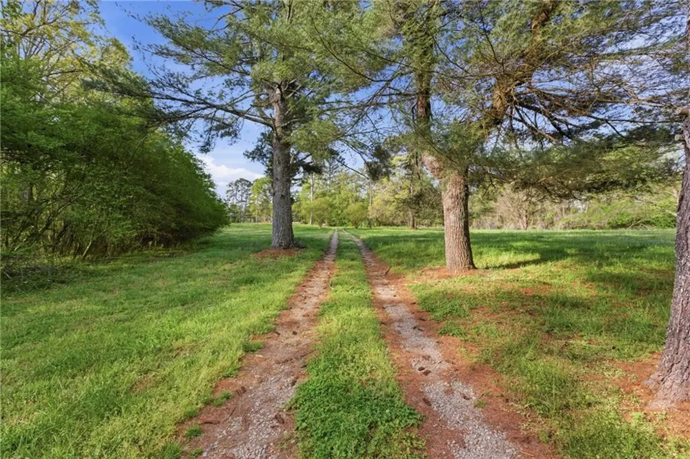 6668 Belton Bridge Road Lula, GA 30554