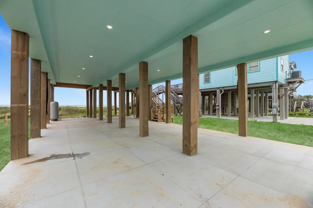 4723 Bluewater Drive Freeport, TX 77541