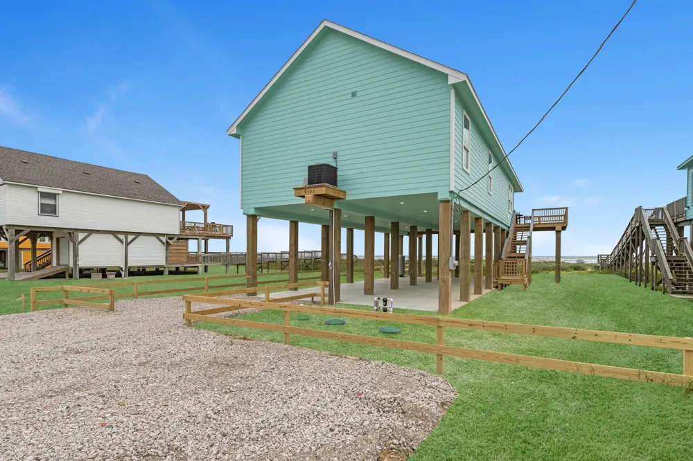 4723 Bluewater Drive Freeport, TX 77541