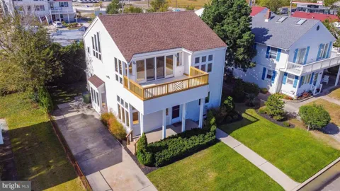 207 E PLAZA PLACE