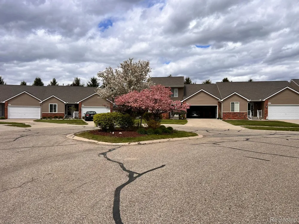 2078 W Ridge Drive #21 Davison City, MI 48423