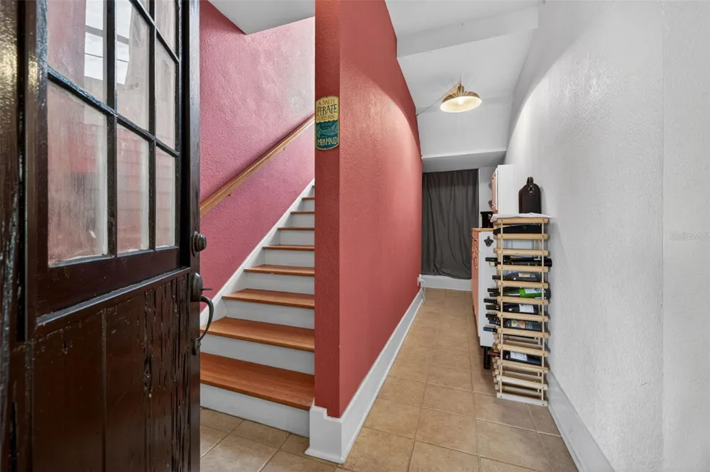 210 22ND AVENUE NE #12 St Petersburg, FL 33704