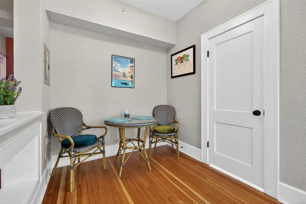 210 22ND AVENUE NE #12 St Petersburg, FL 33704