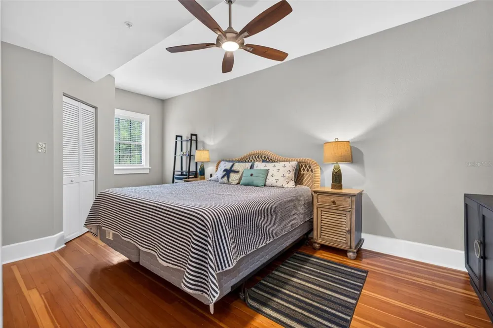 210 22ND AVENUE NE #12 St Petersburg, FL 33704