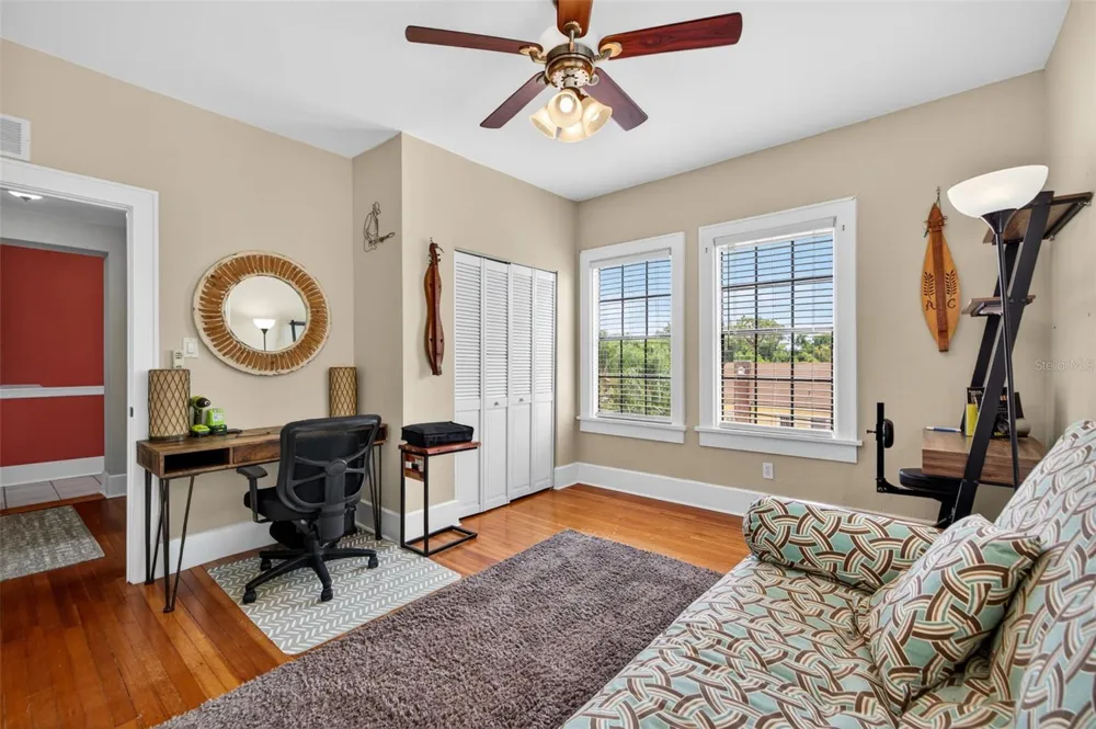 210 22ND AVENUE NE #12 St Petersburg, FL 33704