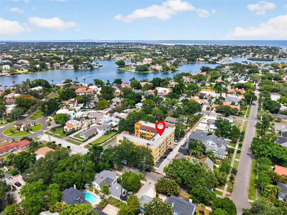 210 22ND AVENUE NE #12 St Petersburg, FL 33704