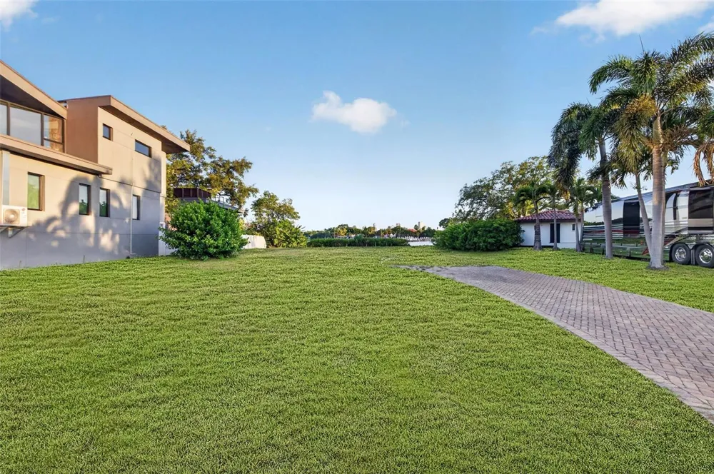 1026 MONTEREY BOULEVARD NE St Petersburg, FL 33704