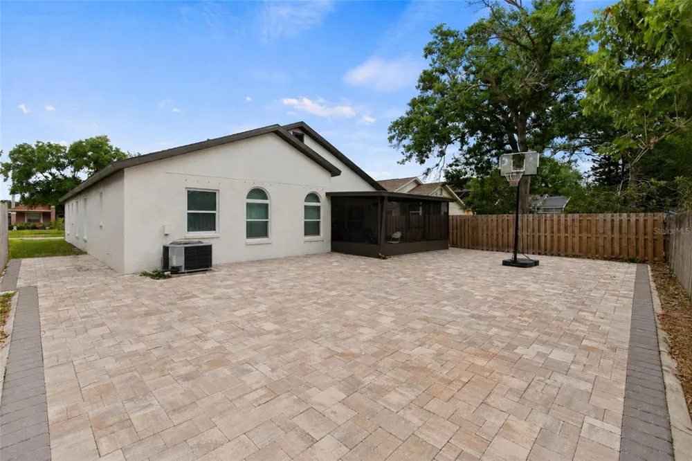 6808 YARDLEY OAKS COURT Tampa, FL 33625