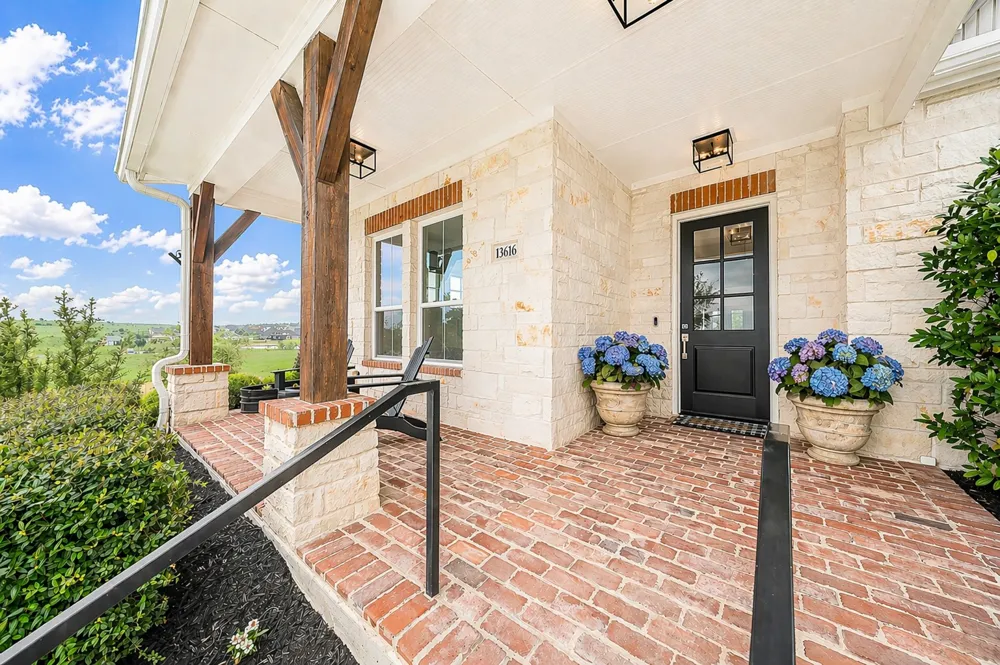 13616 Walsh Avenue Fort Worth, TX 76008