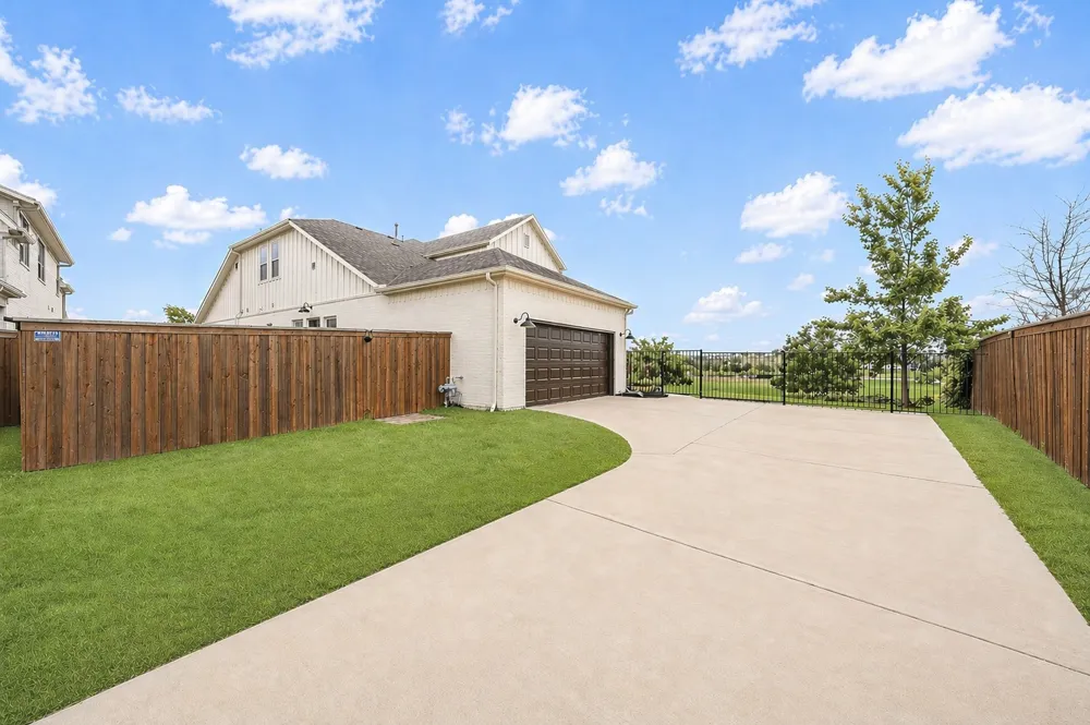 13616 Walsh Avenue Fort Worth, TX 76008