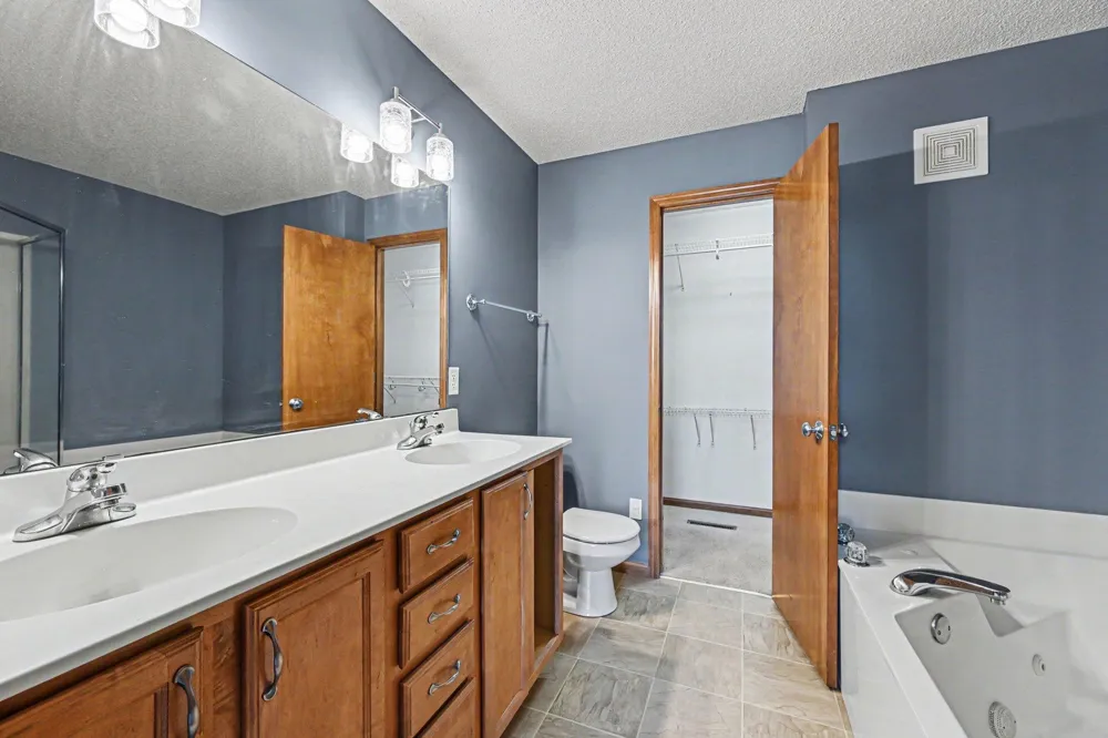 3713 Fox Tail Trail NW Prior Lake, MN 55372