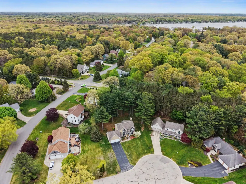 205 Woodlark Court Park Township, MI 49424